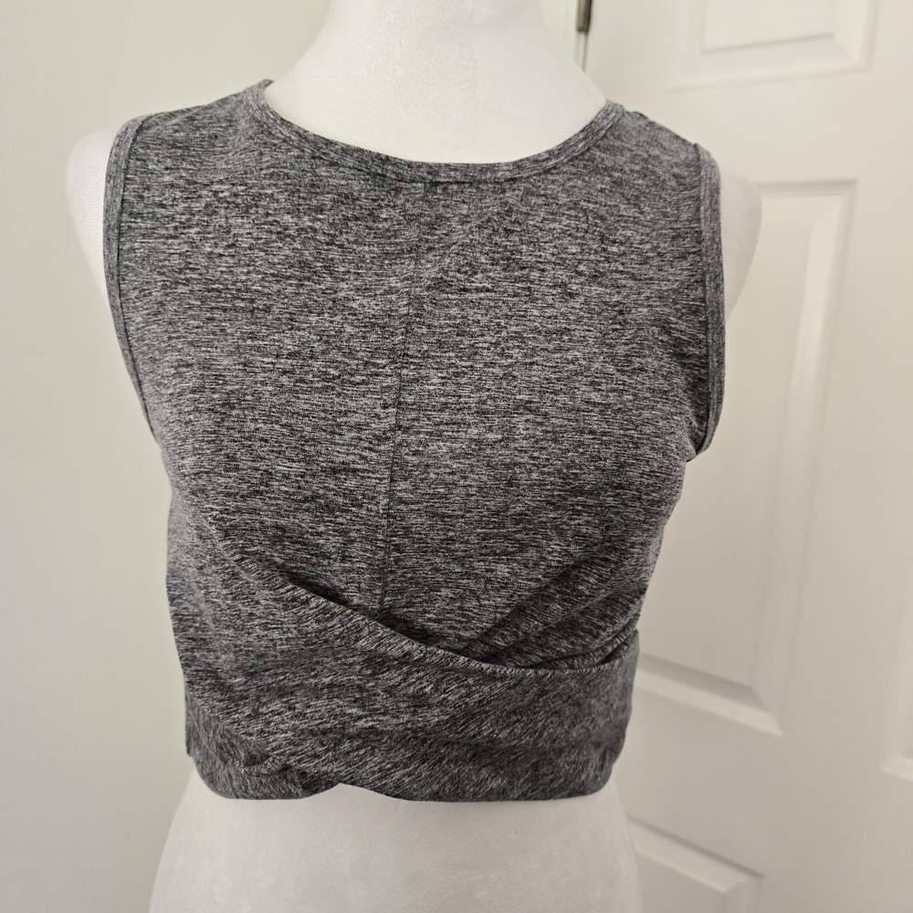 Zobha Yoga Twist Front Black/White Sleeveless Stretch Activewear Top Sz. (Med).